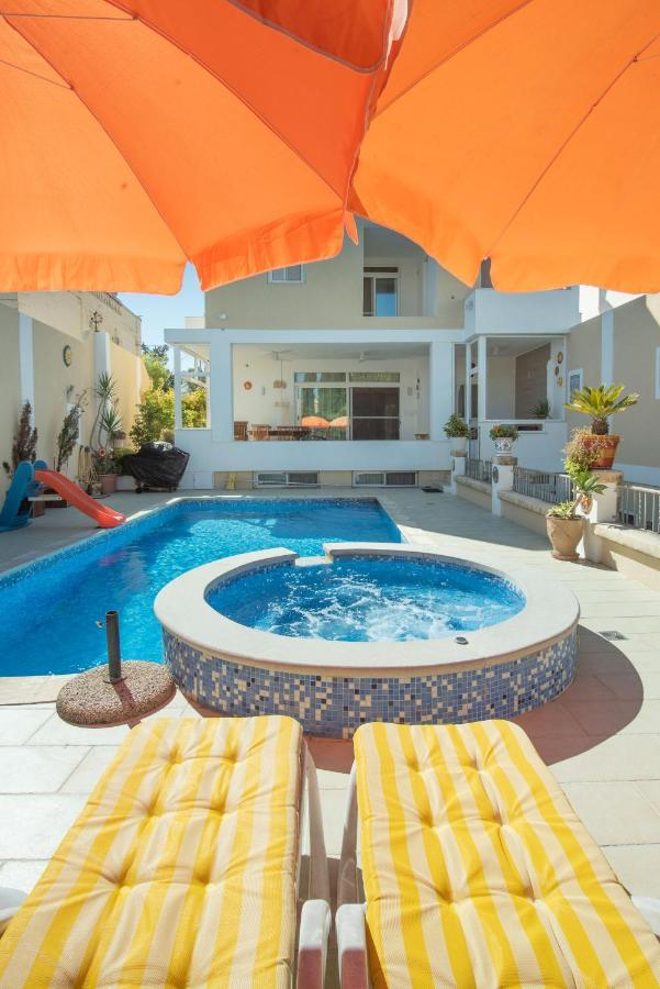 Central Villa Flatlet With Pool - Free Parking And Wifi Lija Exterior photo